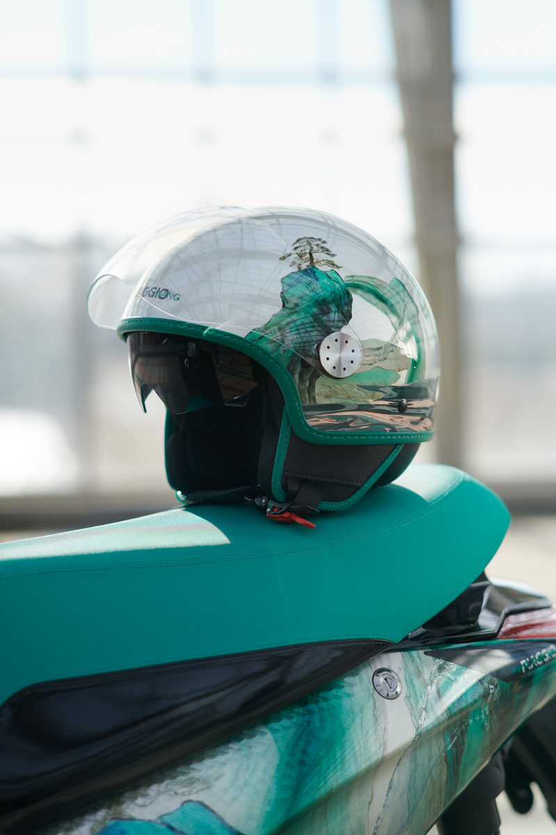 /images/projectimages/Piaggio_FCW/jpeg/20220216_Piaggio_FCW_Shot_9_ProductDetail_Helmet_0128_V1.jpgPiaggio Model 1 Collaboration with FCW, Spring 2022